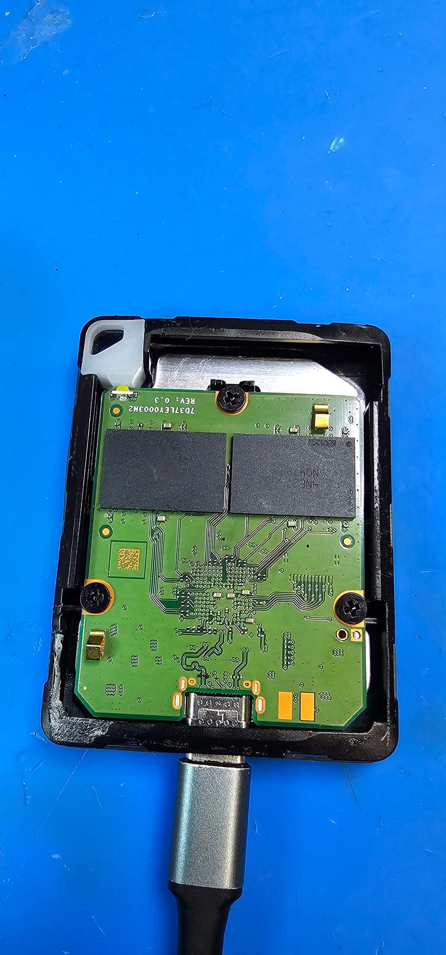 Crucial X10 Pro SSD Platine bei Datenrettung im Testmodus