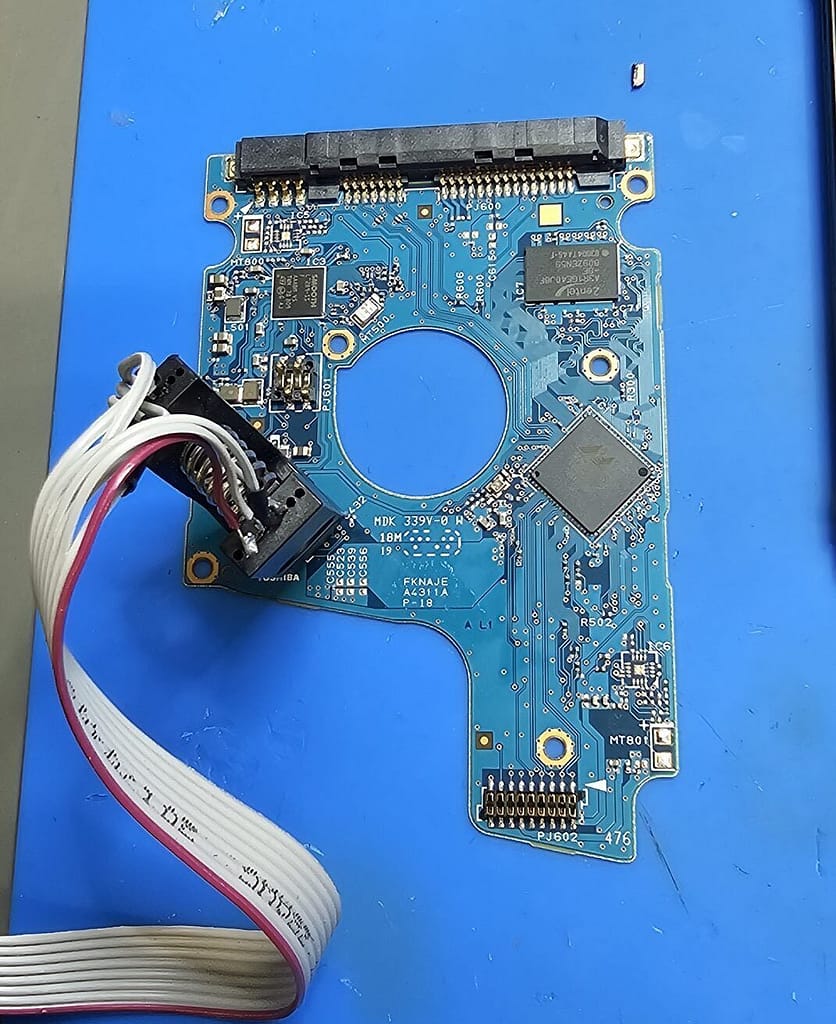 Festplattenelektronik mit Firmwarezugriff für kontrollierte Datenrettung